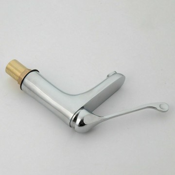 Mooie chroom kraan met elleboog bediening