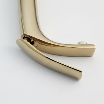 Mooie gebogen gouden wastafelkraan