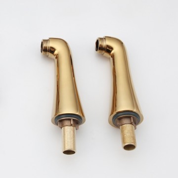 Mooie goudkleurige staande poten voor badkraan