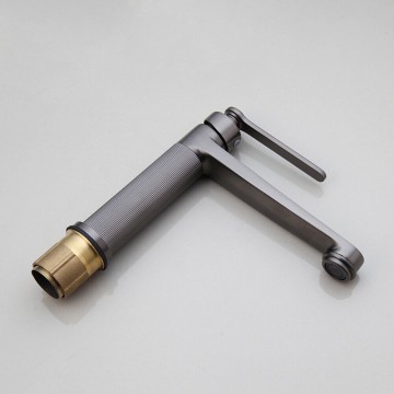 Mooie gun metal wastafelkraan