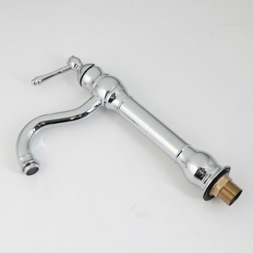 Mooie nostalgische chroom mengkraan