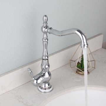 Mooie nostalgische chroom wastafelkraan