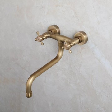 Mooie nostalgische muurkraan bronskleurig