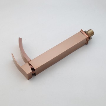 Mooie rose goudkleurige mengkraan