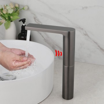 Mooie slen sensorkraan gun metal