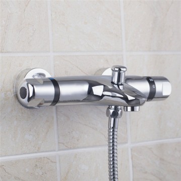 Mooie thermostatische chroom badkraan