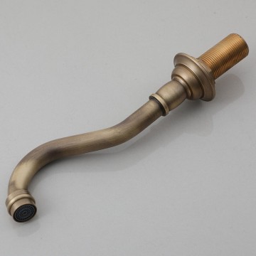 Mooie uitloop bronskleurige muurkraan