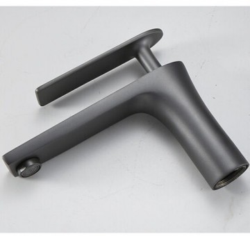 Mooie wastafelkraan gun metal 1