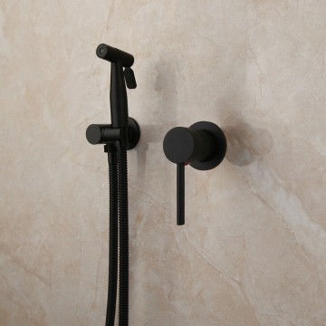 Mooie zwarte bidetkraan voor badkamer