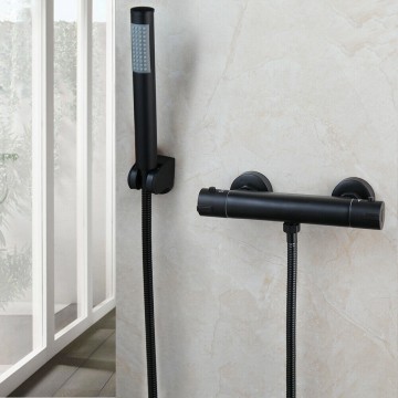 Mooie zwarte douche kraan met handdouche