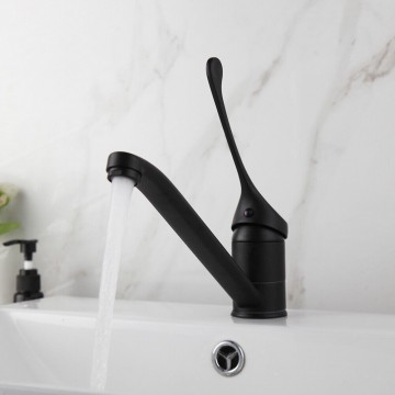 Mooie zwarte wastafelkraan met elleboog bediening