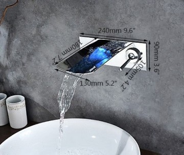 Stoere inbouw badkraan met glazen mond en Led verlichting