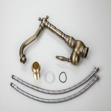 Nostalgisch brons kraan