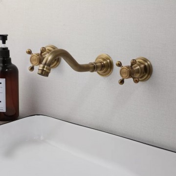 Nostalgisch bronskleurige muurkaan