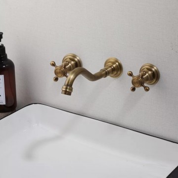 Nostalgisch bronskleurige muurkaan wastafel kraan