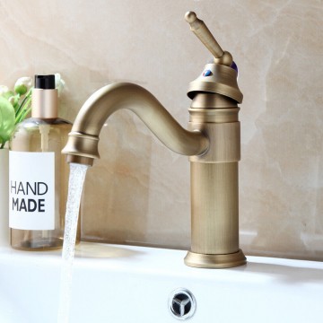 Nostalgisch bronskleurige wastafelkraan
