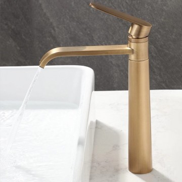 Nostalgische brons kleurige wastafel kraan