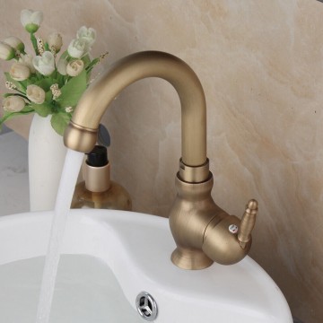 Nostalgische bronskleurige wastafelkraan 1