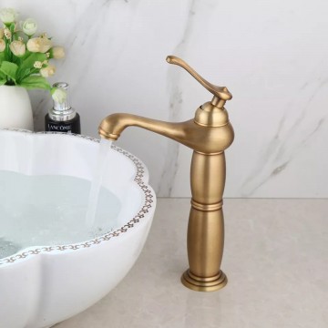 Nostalgische bronskleurige wastafelkraan 4