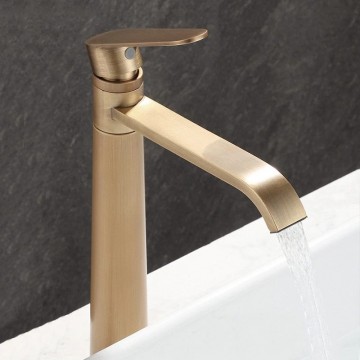 Nostalgische bronskleurige wastafelkraan 5