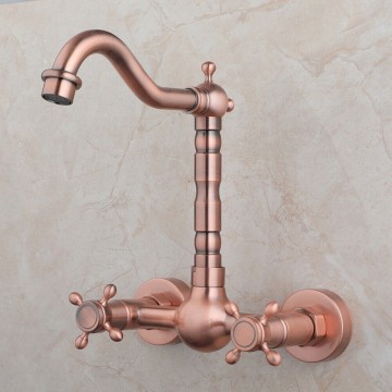 Nostalgische koperkleurige wastafelkraan