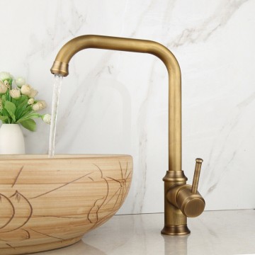 Nostalgische kraan brons uitgevoerd