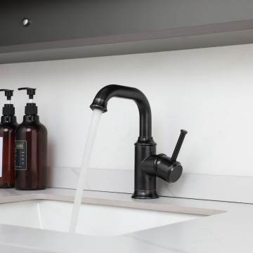 Olie bronskleurige wastafelkraan