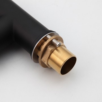 Onderaansluiting industriele zwarte mengkraan