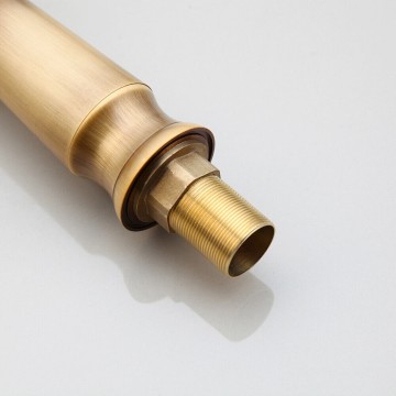 Onderzijde bronskleurige hoge mengkraan in de vorm van een zwaan