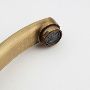 Perlator bronzen kraan