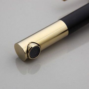 Perlator zwart gouden wastafelkraan