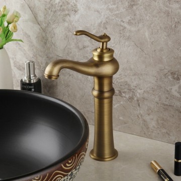 Retro wastafelkraan brons