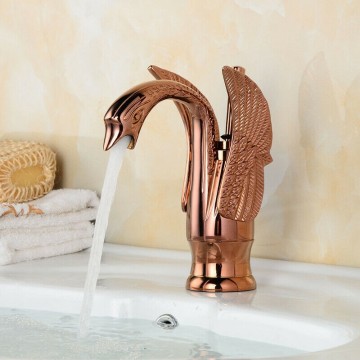 Roze gouden zwaan kraan