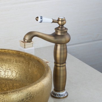 Nostalgische wastafelkraan brons kleurige antieke afwerking