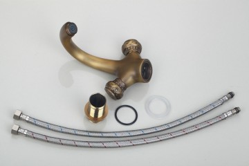 Nostalgische wastafelkraan vintage model Brons afgewerkt klassiek design