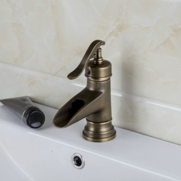 Nostalgische wastafelkraan Klassiek model Brons afgewerkt