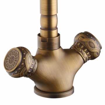 Elegante nostalgische bronzen wastafelkraan Antiek messing look