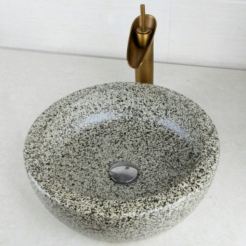 wastafel kraan met keramiek waskom