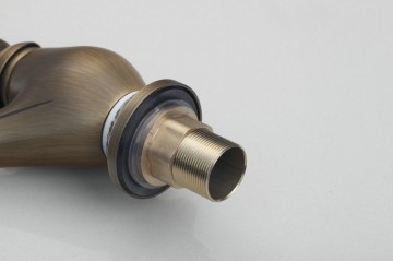 Mooie retro bronzen wastafelkraan Antiek messing look nostalgische kraan