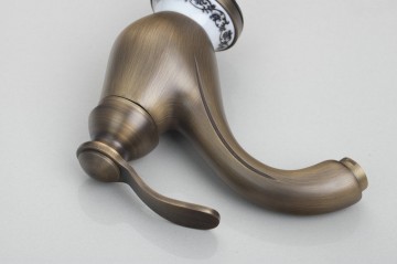 Mooie retro bronzen wastafelkraan Antiek messing look nostalgische kraan