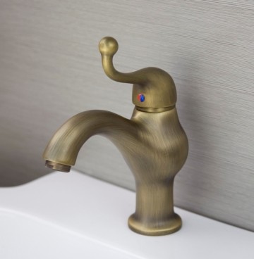 Retro bronzen wastafelkraan nostalgische kraan