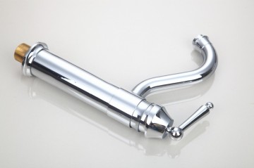 Nostalgische retro chroom wastafelkraan klassieke uitvoering