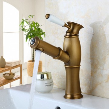 Nostalgische wastafelkraan klassiek model Brons afgewerkt uittrekbaar