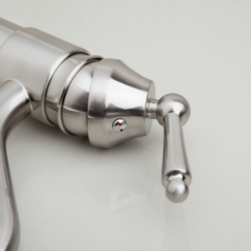 Nostalgische geborsteld nikkel wastafelkraan klassieke uitvoering