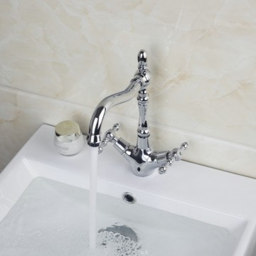 Nostalgische chroom kraan welke ook geschikt is als keukenkraan