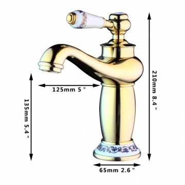 Elegante goudkleurige wastafelkraan met witte elementen afgewerkt