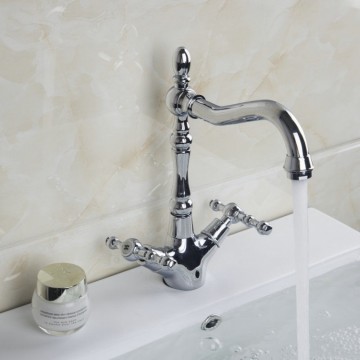 Nostalgische wastafel kraan