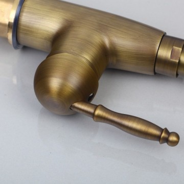 Klassieke brons wastafel kraan ook geschikt is als keukenkraan vintage