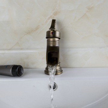 Nostalgische wastafelkraan Klassiek model Brons afgewerkt