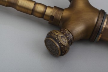 Elegante nostalgische bronzen wastafelkraan Antiek messing look